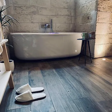 Classe 51 - Con Jacuzzi - Bed & Breakfast Altamura